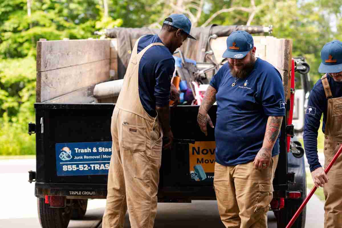 What services does a junk removal company provide?
